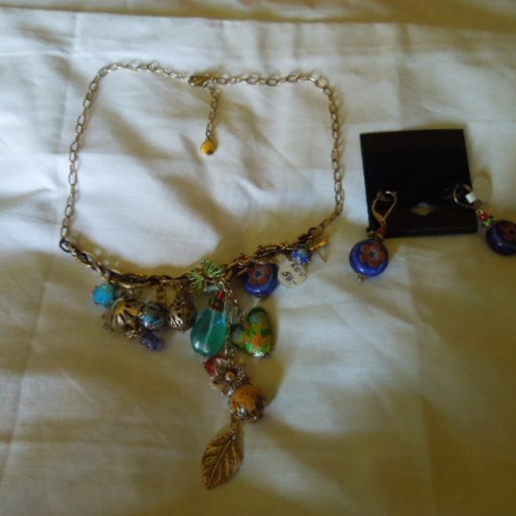 NWT Hand Crafted Statement Necklace & Earring Set - Picture 3 of 9